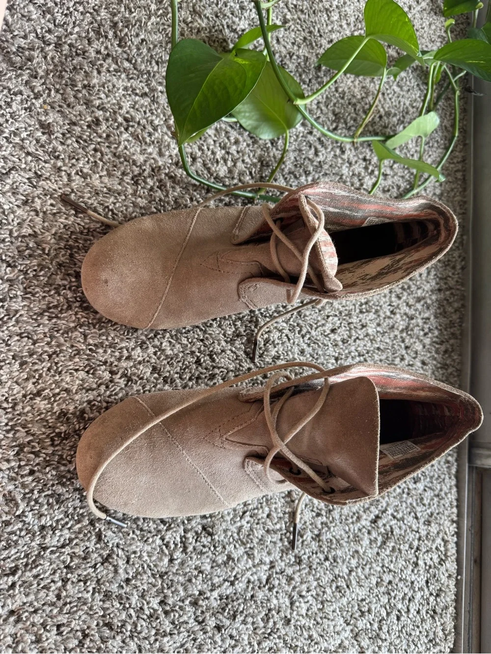 TOMS Suede Wedge Booties Womens Size 10 Taupe Lace Up Chukka Ankle Boots